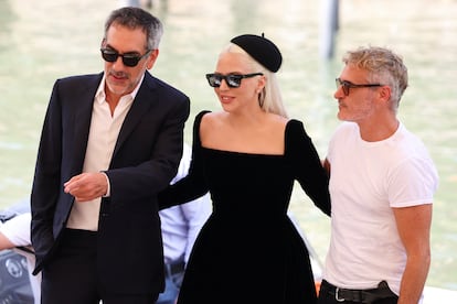 Todd Phillips, Lady Gaga y Joaquin Phoenix, en el festival de Venecia. 