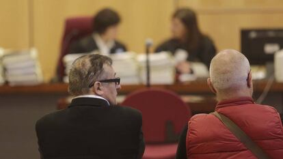 El exalcalde Mariano Camio en el banquillo de los acusados durante la primera jornada del juicio.