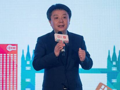 Xiang Wang, vicepresidente de Xiaomi durante una rueda de prensa en Hong Kong este jueves.