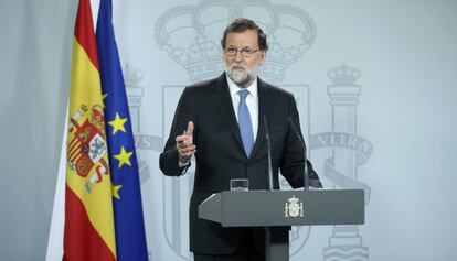 El presidente del Gobierno, Mariano Rajoy, el pasado 27 de octubre, cuando anuncia el cese del Govern y la convocatoria de elecciones auton&oacute;micas