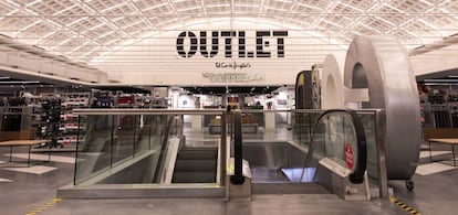 Interior del nuevo outlet de El Corte Inglés en Arapiles (Madrid)