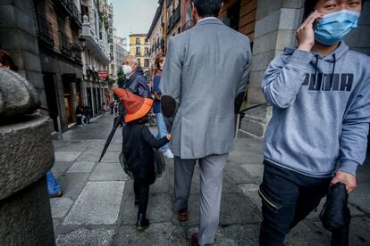 Una niña disfrazada de bruja por Halloween, el pasado 31 de octubre en Madrid.