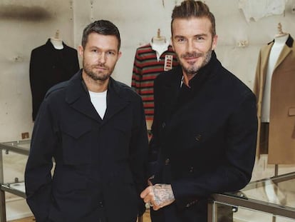 Daniel Kearns, director creativo de Kent & Curwen, y, a la derecha, David Beckham.
