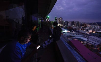 Una panorámica en Caracas durante el apagón.