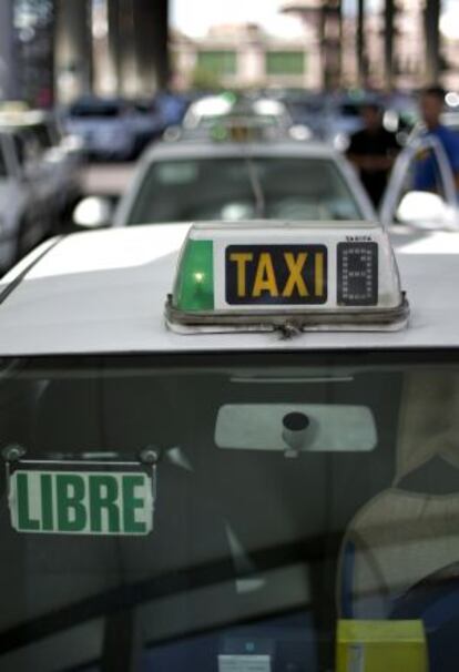 Detalle de un taxi en Madrid.