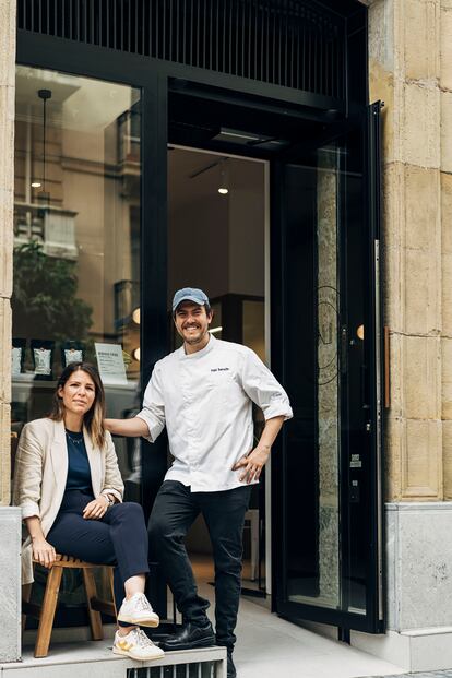 Los mexicanos Cristina Castellanos y Pablo Ibarreche, pareja profesional y sentimental, elaboran en Lurka auténticas joyas de chocolate.