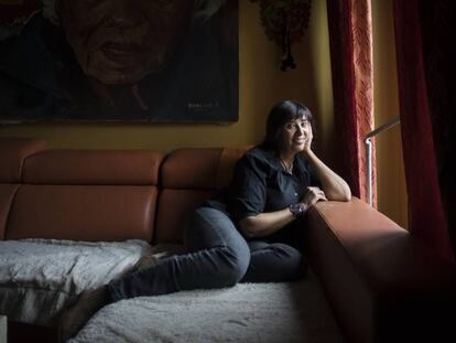 Nieves Concostrina, periodista y escritora, en su casa en Madrid.