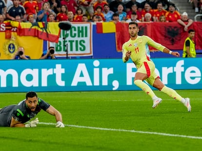 Ferran Torres marca el gol de España ante Albania.