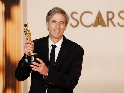 Walter Salles con el primer Oscar de la historia de Brasil, este domingo en Los Ángeles.