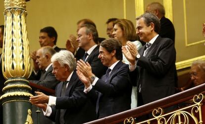 Los expresidentes del Gobierno Felipe González, José María Aznar y José Luis Rodríguez Zapatero, durante la proclamación.