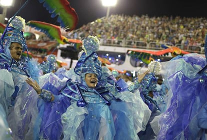 A escola de Madureira, fundada em 1923, não era campeã desde 1984. Além de quebrar o jejum, a Portela tornou-se a maior campeã do carnaval do Rio.