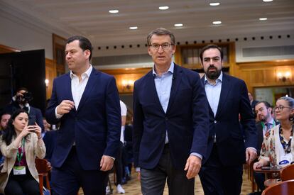 El presidente del PP, Alberto Núñez Feijóo, a su llegada al Global Youth Leadership Forum, el jueves en el palacio de la Magdalena de Santander.