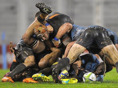 Partido de Super Rugby entre el Bulls y los Jaguares en el estadio José Amalfitani en Buenos Aires , Argentina.