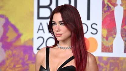 Dua Lipa, a su llegada a la gala de los premios Brit, celebrada en el O2 Arena de Londres.