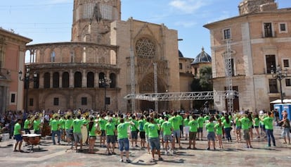 El 'flashmob' de la Joven Banda Sinfónica, que ha interpretado la marcha mora 'Chimo'