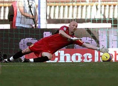 Barthez durante un encuentro con el Nantes