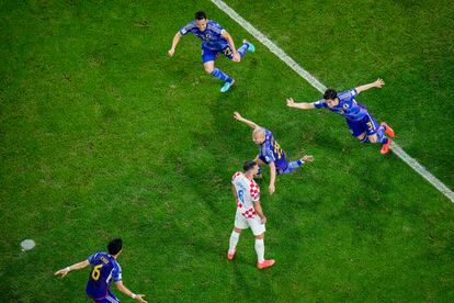 Daizen Maeda celebra el gol anotado contra Croacia en la primera parte. 