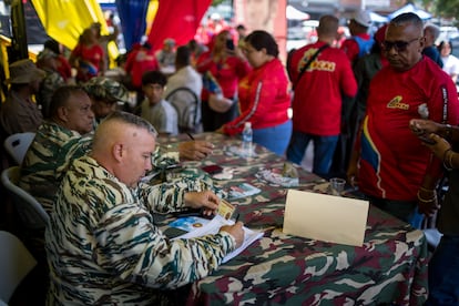 Jornada de alistamiento de milicianos en Caracas (Venezuela), el 30 de agosto.