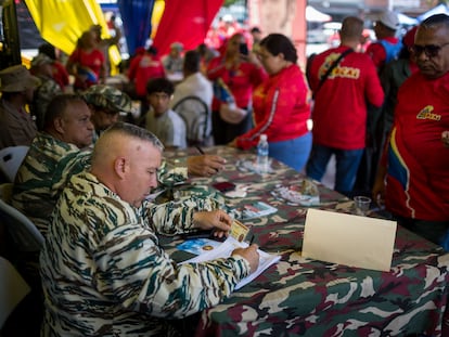 Jornada de alistamiento de milicianos en Caracas (Venezuela), el 30 de agosto.