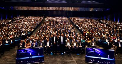 Banco Sabadell ha congregado en Barcelona a más de 2.200 personas en su reunión de directivos. El encuentro, liderado por el presidente, Josep Oliu, y el consejero delegado, César González-Bueno, sirvió para remarcar los hitos de la evolución de la entidad en estos últimos meses.