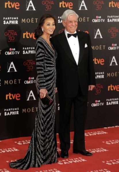 Isabel Preysler y Mario Vargas Llosa, a su llegada a la ceremonia de los Goya.