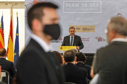 José Luis Ábalos, ministro de Transporte, en la presentación del plan para construir 20.000 viviendas sociales, el 10 de septiembre en Valencia.