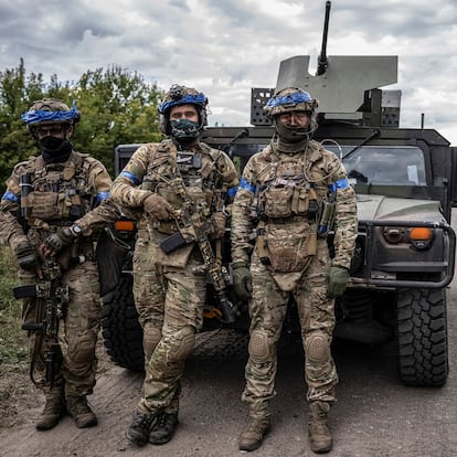 Ukrainian servicemen pose for a picture near a military vehicle, amid Russia's attack on Ukraine, near the Russian border in Sumy region, Ukraine August 11, 2024. REUTERS/Viacheslav Ratynskyi