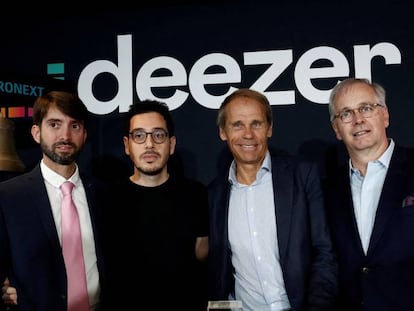 Jeronimo Folgueira, CEO de Deezer, Daniel Marhely, co-fundador of Deezer, Benoist Grossmann, CEO Eurazeo Investment Manager y Guillaume d'Hauteville, presidente de de Deezer en la ceremonia de estreno en Bolsa