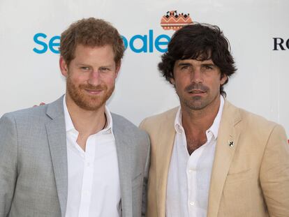 Enrique de Inglaterra y Nacho Figueras, durante un partido de polo en Singapur, en 2018.