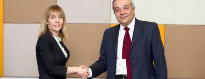 María Garaña y Víctor Calvo Sotelo tras la firma del acuerdo.
