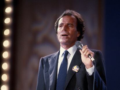 Julio Iglesias, en una actuación en Nueva York en 1985.
