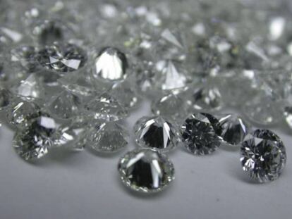 Diamantes pulidos en una f&aacute;brica de diamantes en Qingdao (China), en una imagen de 2009.