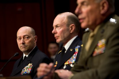 James Stavridis (izquierda) durante una audiencia de seguridad en el Senado, en una fotografía de archivo.