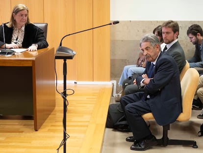 El expresidente cántabro Miguel Ángel Revilla en el acto de conciliación, este viernes en Santander.