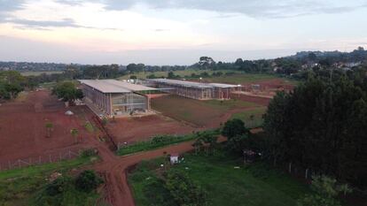 Vista general del Centro de Cirugía Pediátrica de Entebbe proyectado por RPBW y TAM Associati.