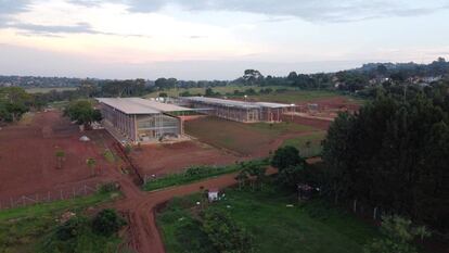 Vista general del Centro de Cirugía Pediátrica de Entebbe proyectado por RPBW y TAM Associati. 