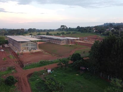 Vista general del Centro de Cirugía Pediátrica de Entebbe proyectado por RPBW y TAM Associati. 