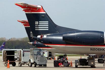 Un avión de la compañía US Airways, en el aeropuerto internacional de Pittsburgh.

 ASSOCIATED PRESS