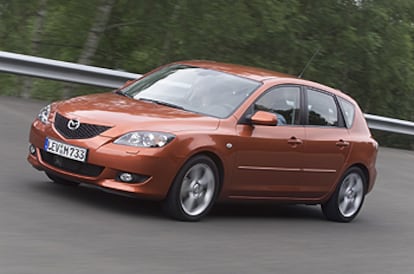 El Mazda 3 tiene una estampa deportiva y con gran personalidad. La longitud de la carrocería, que llega hasta 4,4 metros, mejora la habitabilidad y es una de sus mejores armas.