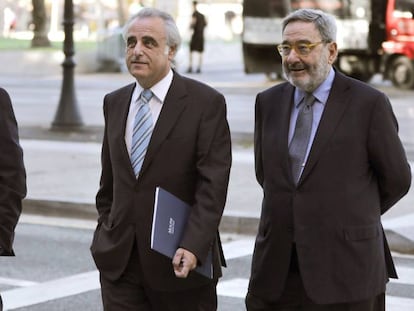 El exdirector de CatalunyaCaixa, Adolf Todó, el abogado Pau Molins y el expresidente Narcís Serra.