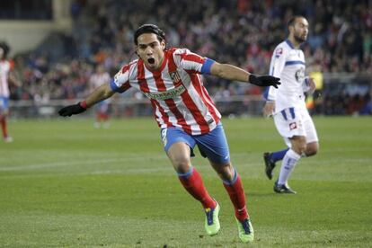 Falcao celebra uno de sus goles ante el Deportivo.