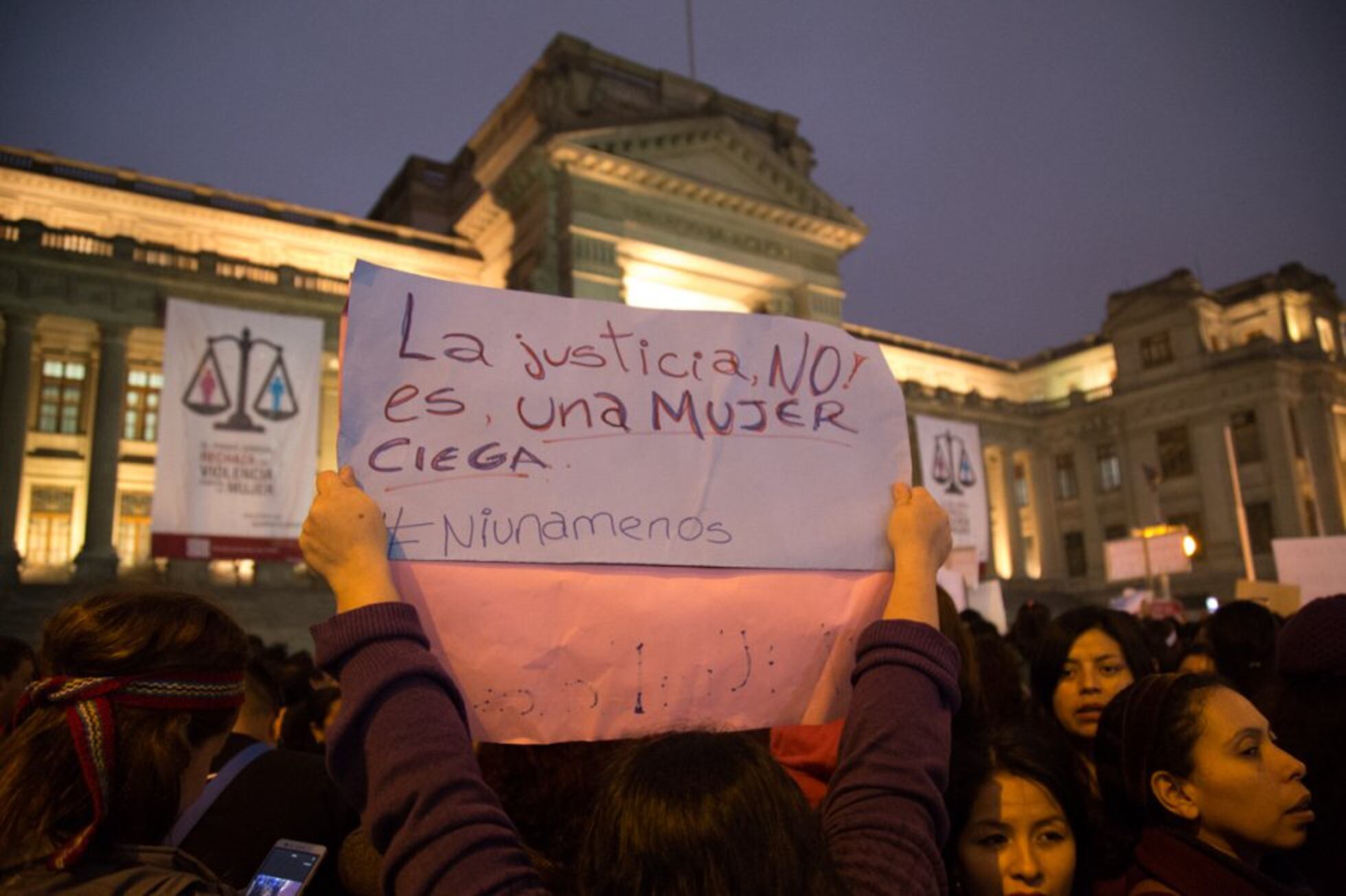 Miles marchan en Lima contra la violencia hacia las mujeres. | Fotos ...
