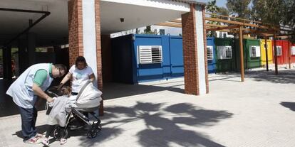 Barracones en el patio del colegio Carlos Sarthou de Vila-real.