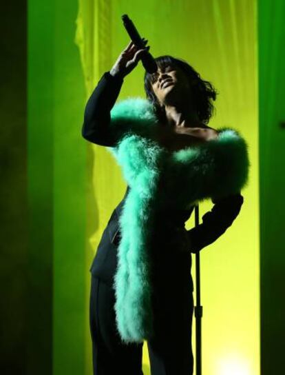 Rihanna, durante su actuación en el escenario de los Billboard Music Awards.