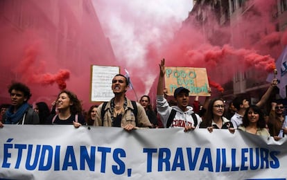 Estudiantes durante la marcha del Primero de Mayo en Marsella (Francia).