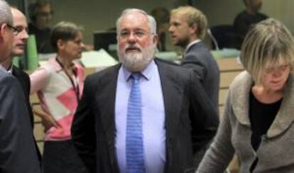 El ministro de Agricultura, Alimentación y Medio Ambiente, Miguel Arias Cañete, durante el Consejo de Ministros de Agricultura de la Unión Europea (UE), en Bruselas, Bélgica. EFE/Archivo