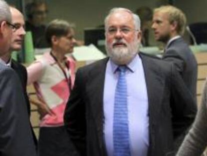 El ministro de Agricultura, Alimentación y Medio Ambiente, Miguel Arias Cañete, durante el Consejo de Ministros de Agricultura de la Unión Europea (UE), en Bruselas, Bélgica. EFE/Archivo