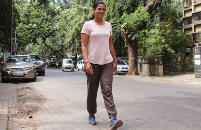 Srishtri Bakshi camina por las calles de Bombay. Su proyecto le llevó a recorrer India de punta a punta para hacer visible la inseguridad de la mujer en un país en el que se cometen una media de cuatro violaciones por hora.