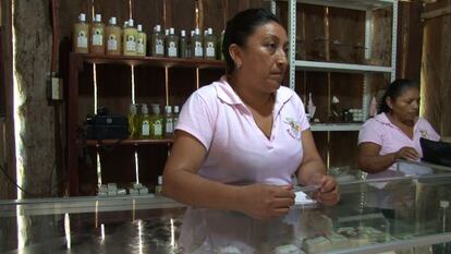 Mujeres de Maya Dzak, Yum Balam, M&eacute;xico.