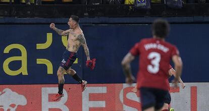 Chimy Ávila celebra tras marcar el segundo gol del Osasuna en el partido de Liga contra el Villareal.